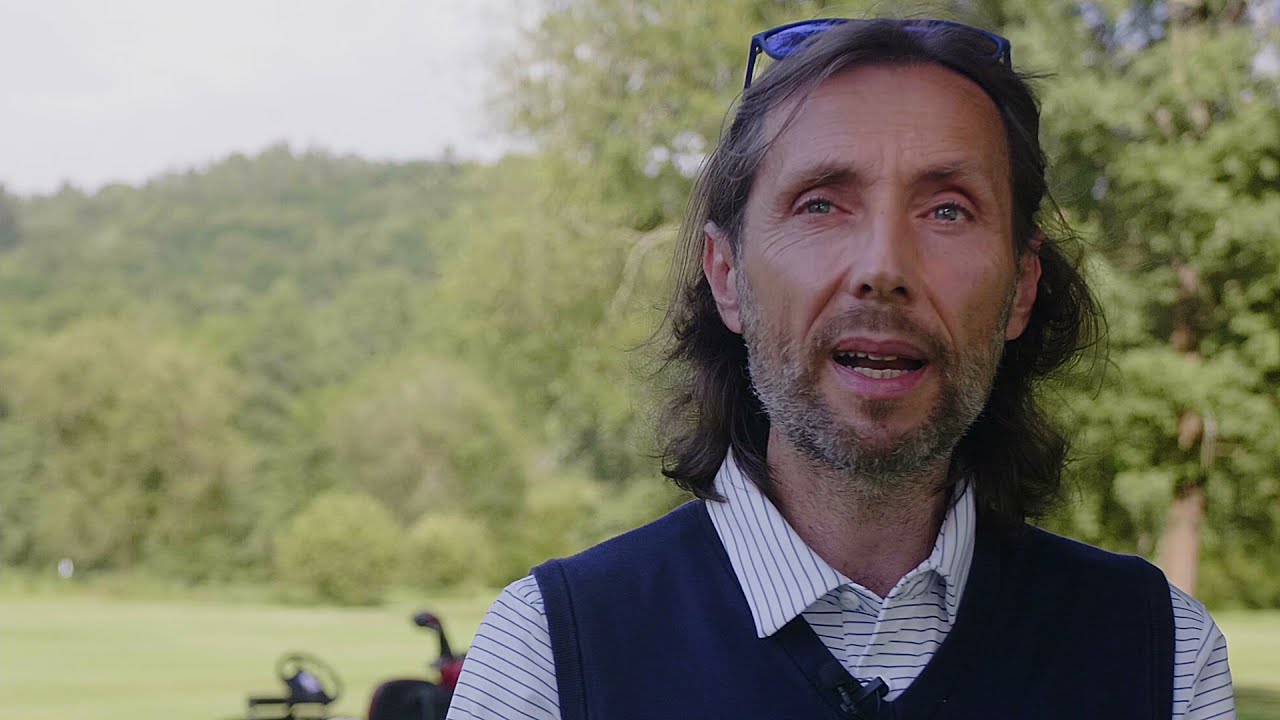 cuanta agua gasta un campo de golf
