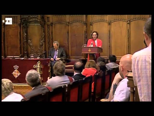qué estudios tiene ada colau alcaldesa de barcelona