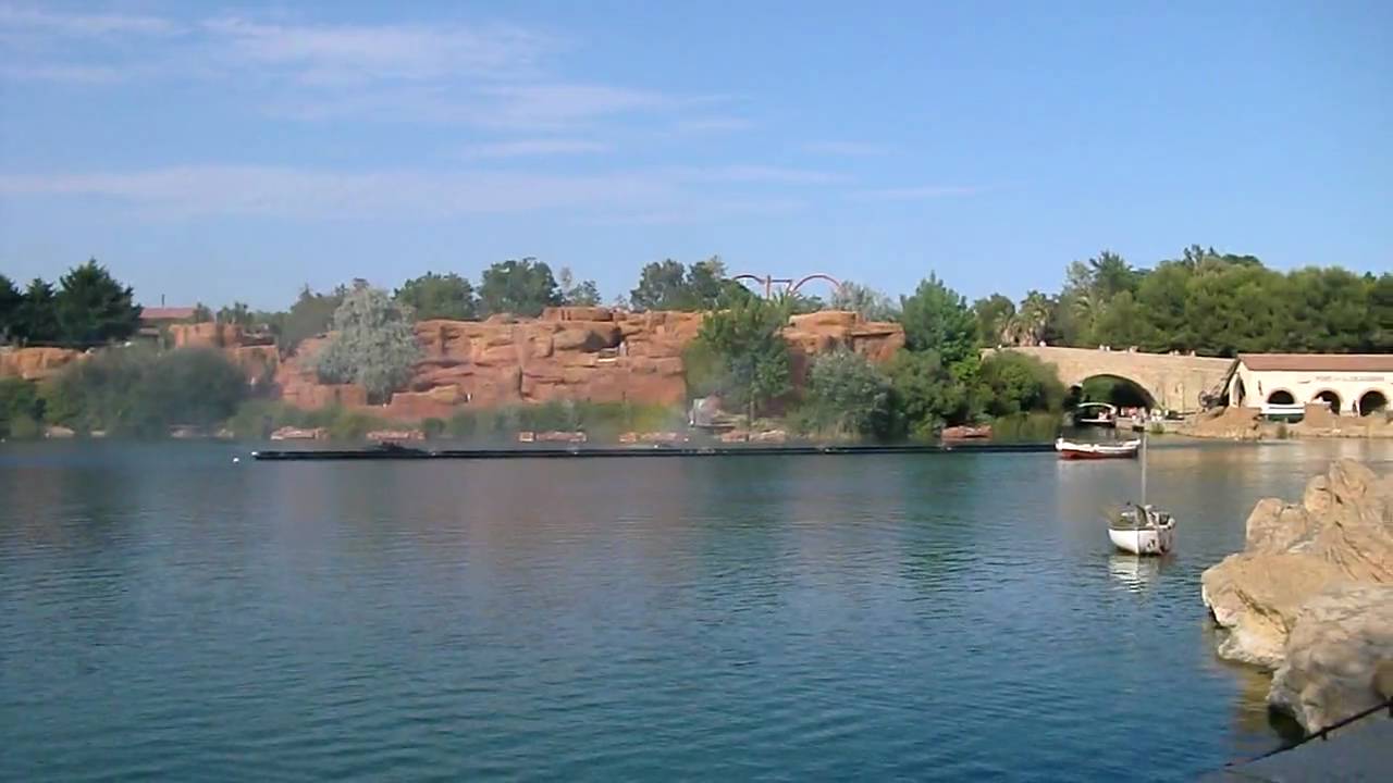 hay fuentes de agua potable en port aventura