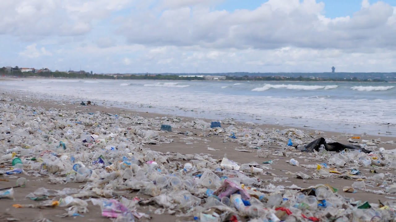 como llega el plastico al mar