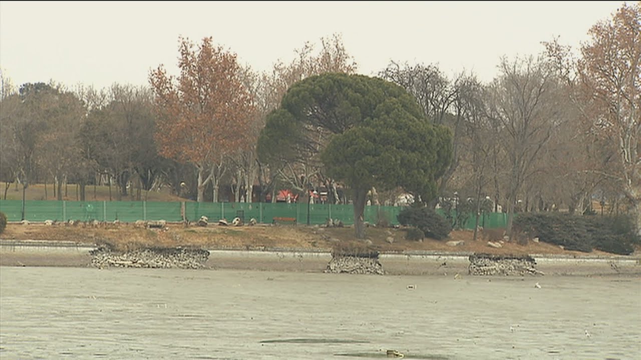 lago casa de campo vacio